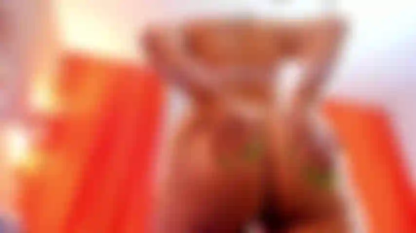 Une huile de cul et une twerk.