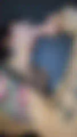 Moment exact où le sperme explose dans ma bouche et coule.