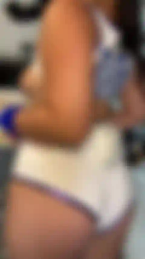 Baise-moi dans mon costume d'halloween.