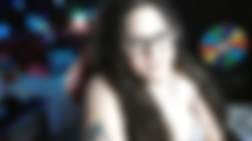 Je joue avec des godes et je fais du compte à rebours avec sph et joi.