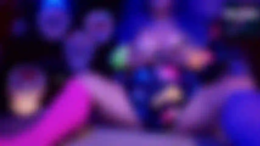 Muscle du mollet et flexion du pied en nylon néon.