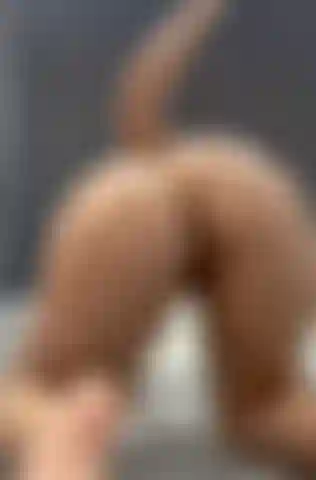 En levrette, baise avec un gode !