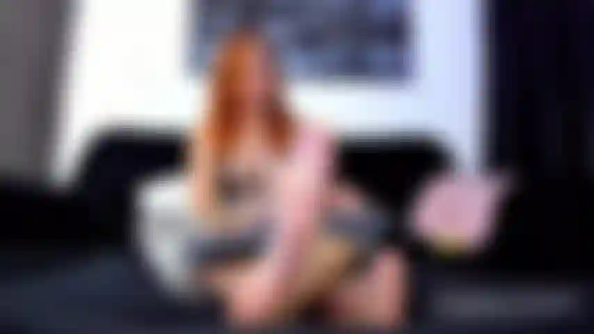 Bj plus nue, suce des orteils et me masturbe pour mon mec.