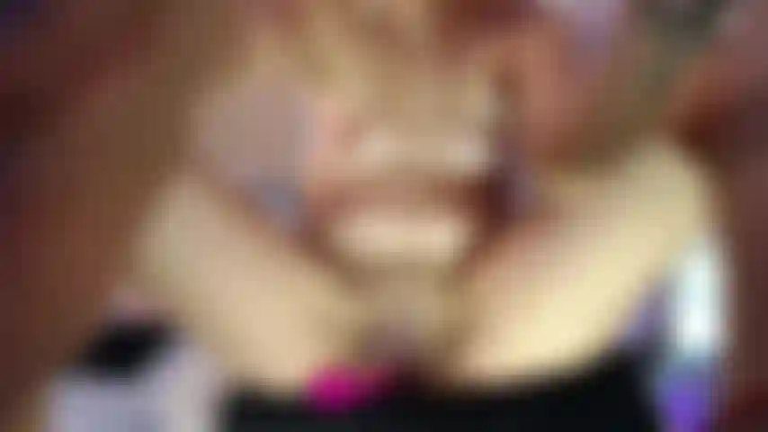 Regarde ma chatte avec ton pénis et mon jouet que j'aime comment vibre !