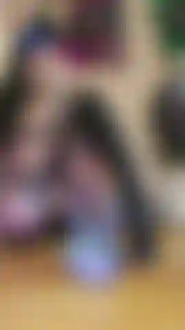 Je baise mon gode à tête de dragon.