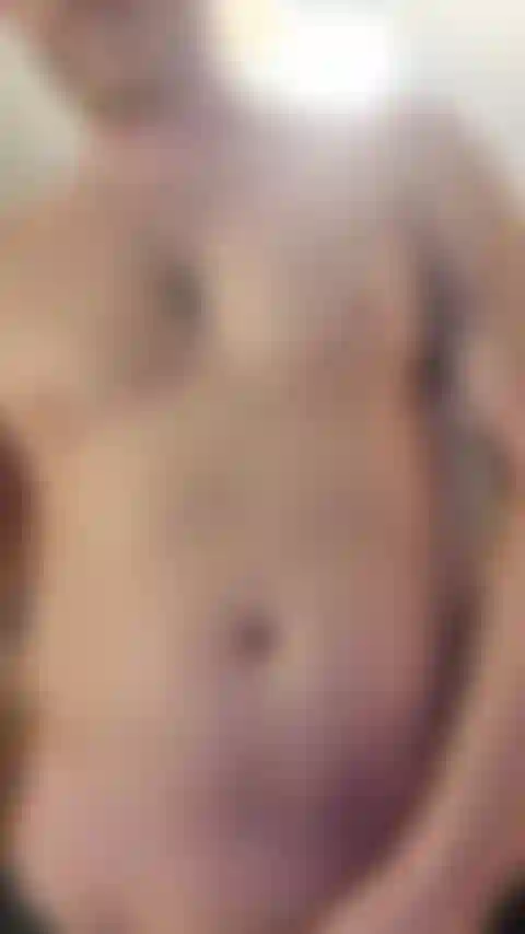 Un coup rapide, avec une simulation de gorge profonde.