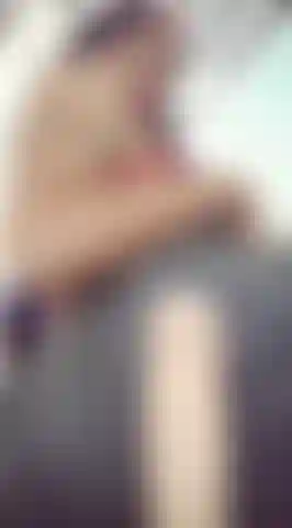 Un grand show de cul bien ouvert... Caresse-toi lentement pendant que tu me regardes jouer avec.