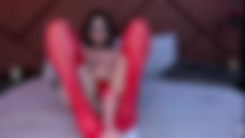 Pieds nus, mouillée et jouant juste pour toi.