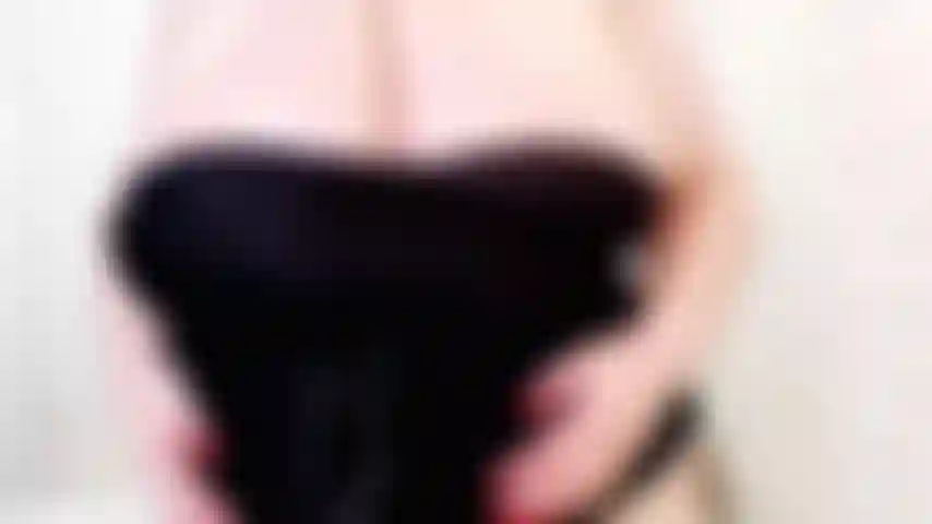 Des seins rebondissants.