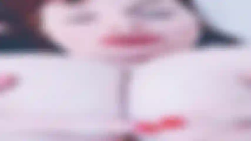 Rednailsfetishonthehugettits.