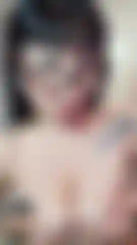 I bet you can't look me in the eyes for more than 5 seconds.