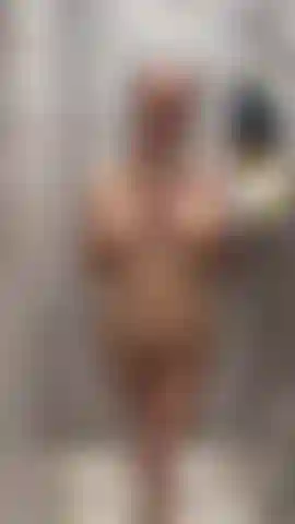 Contenu b/g pipe sous la douche avec une éjaculation faciale à la fin 🥵.