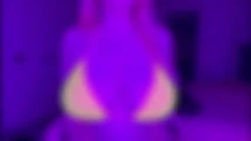 Accro au bikini neon.