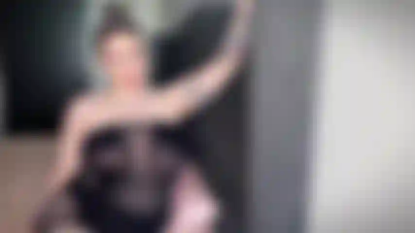 Un enfant d'anniversaire qui taxe.