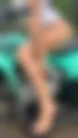 Je baise ma chatte chaude sur mon vtt.