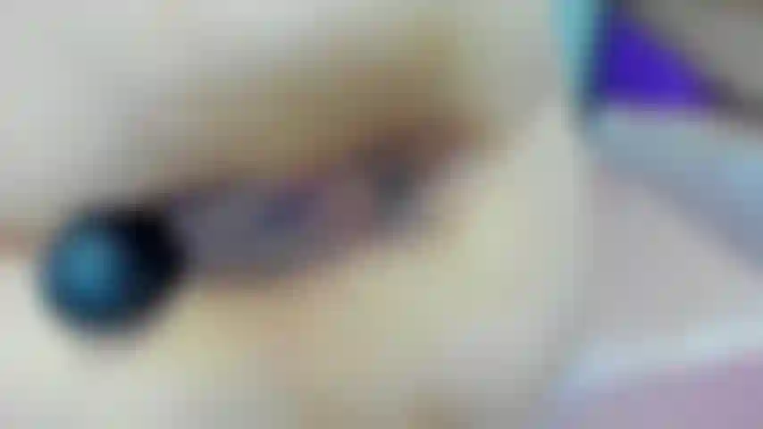 Regarde ma chatte rose.