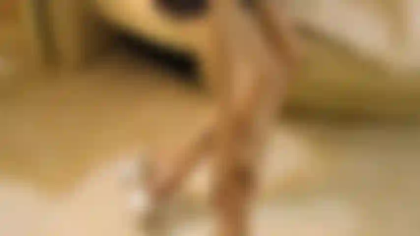 Coquine et aimante sont quelques mots que j'utilise pour me décrire.