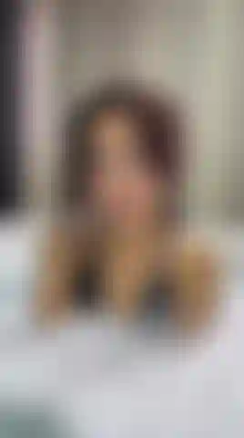 Hé, je suis la fille de tes rêves.