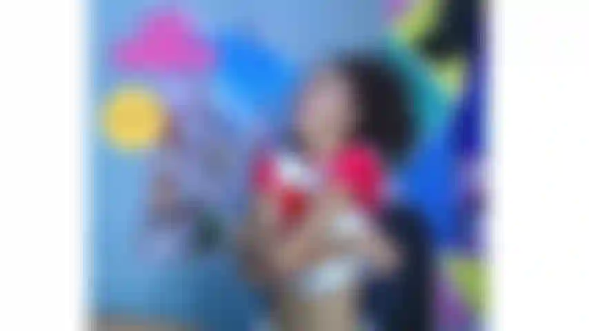 Les vibrations me rendent si chaude.