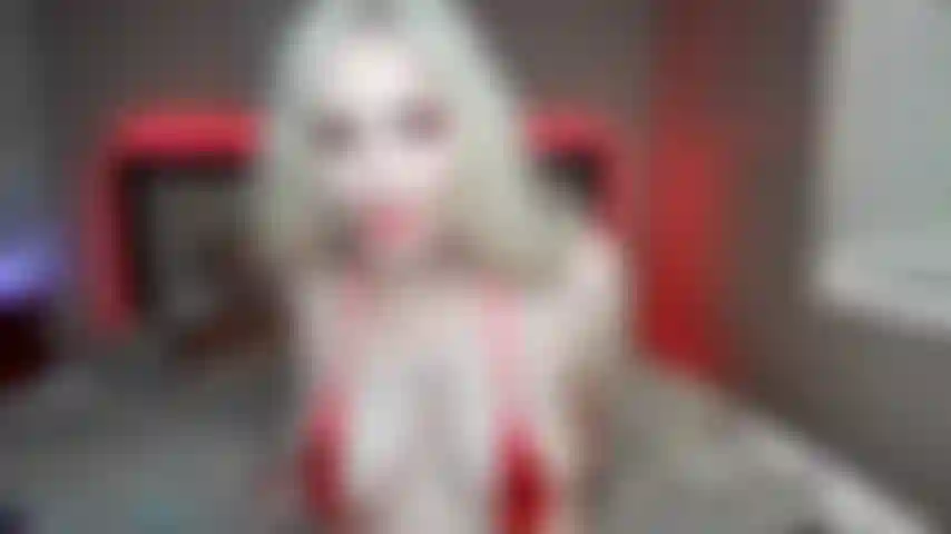 La demi-soeur blonde a attrapé le compte à rebours de l'adoration du trou du cul de son demi-frère.