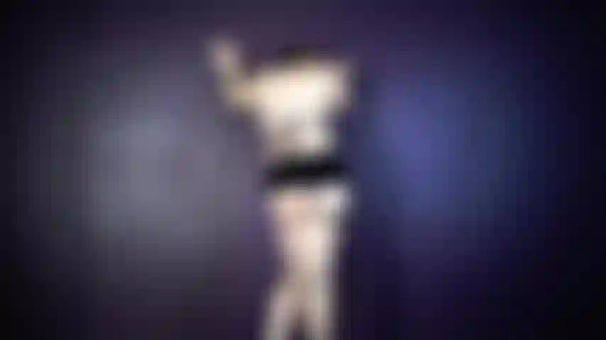 Body noir à bretelles pov lap dance seins nus.