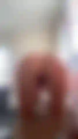 Je me penche en secouant le cul.