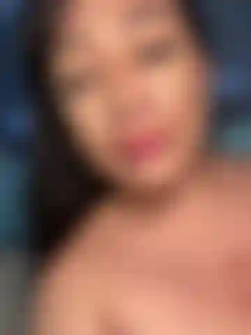 Joue avec ma chatte humide et serrée.