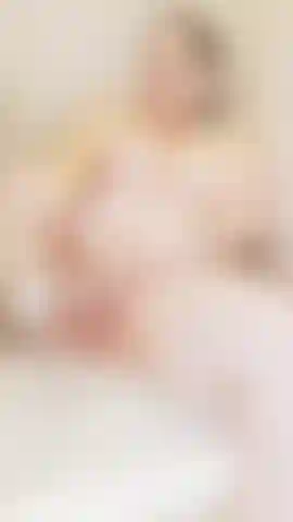 Bbw jouit fort avec une pomme de douche !