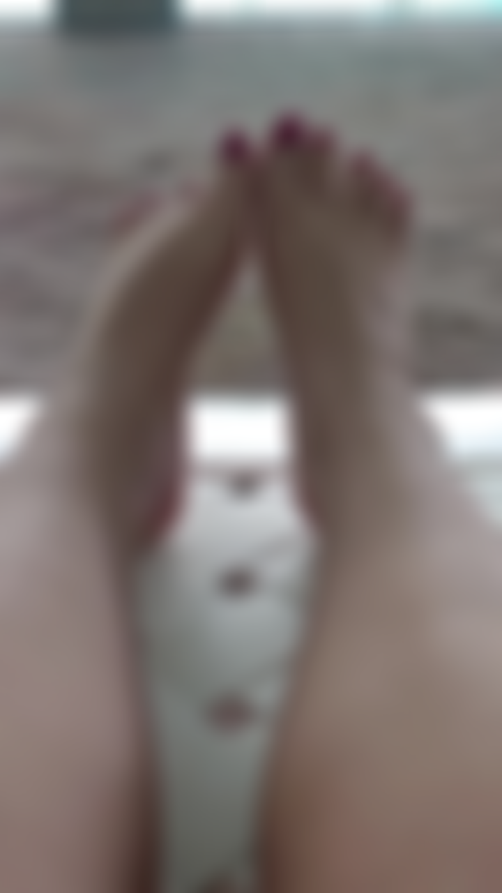 Profitant du soleil et de la piscine.