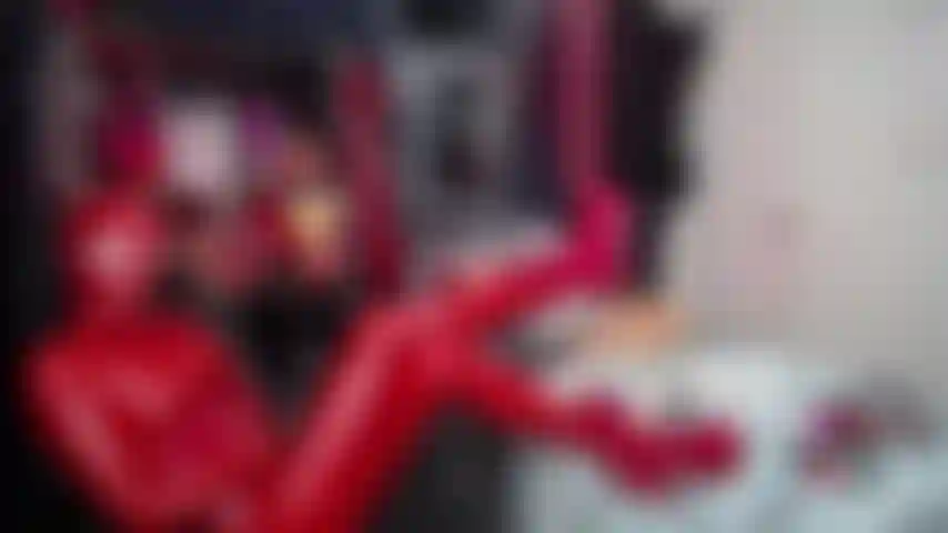 Maîtresse pegs tranny.