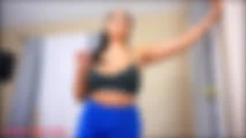 Une poule mouillée en culotte te sissifiant.