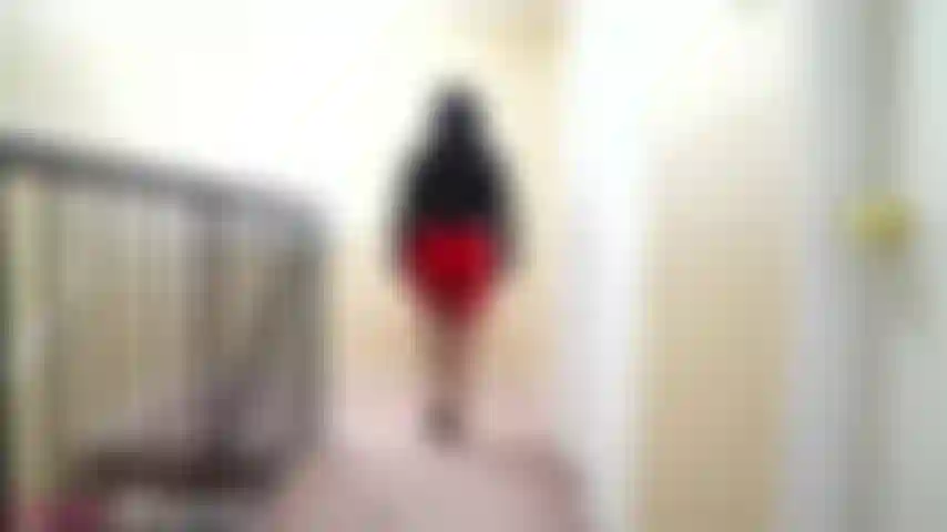 Fétichiste des talons bas rouges.