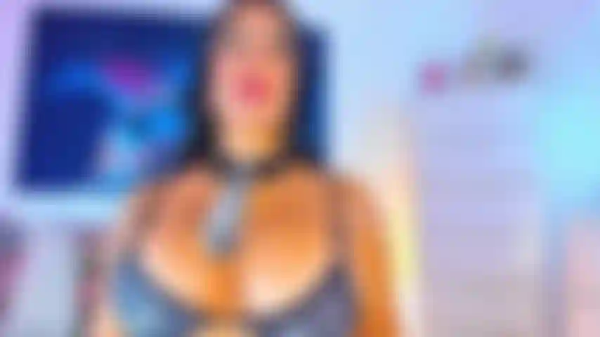 Pipe profonde et montre les seins.