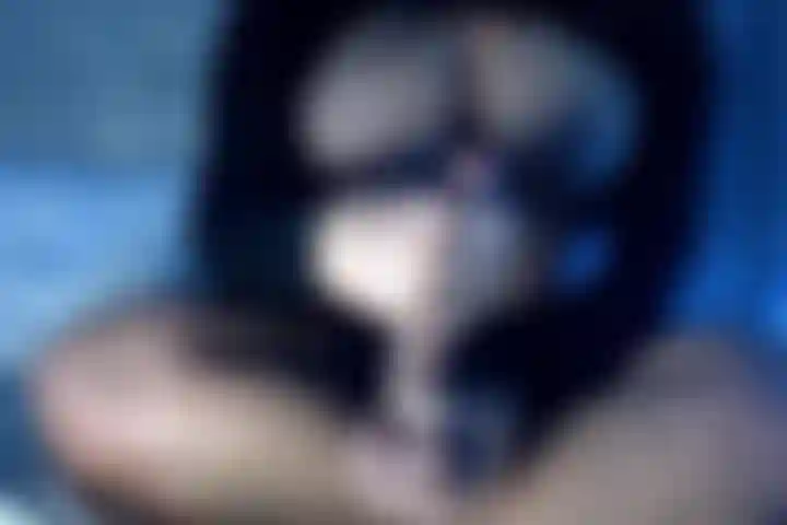 Pawg faisant une branlette et chevauchant un gode | joi.