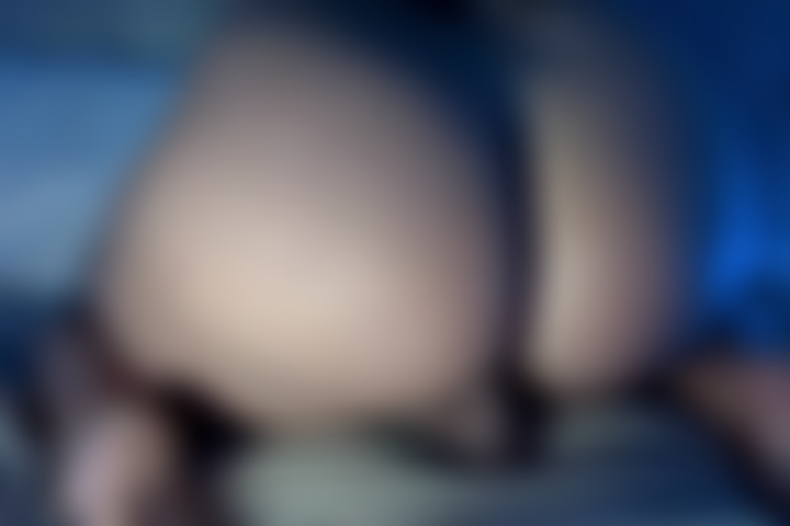 Pawg chevauchant un gode - un super cul, une prise serrée, une chatte humide.