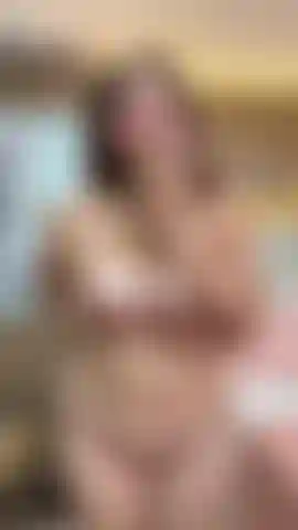 Mon gros corps, mon gros cul et mes beaux seins devraient être à toi, baise-les.