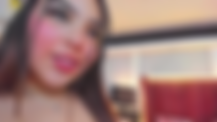 Mon cul est très gros et je veux l'ouvrir pour que tu puisses te baiser.