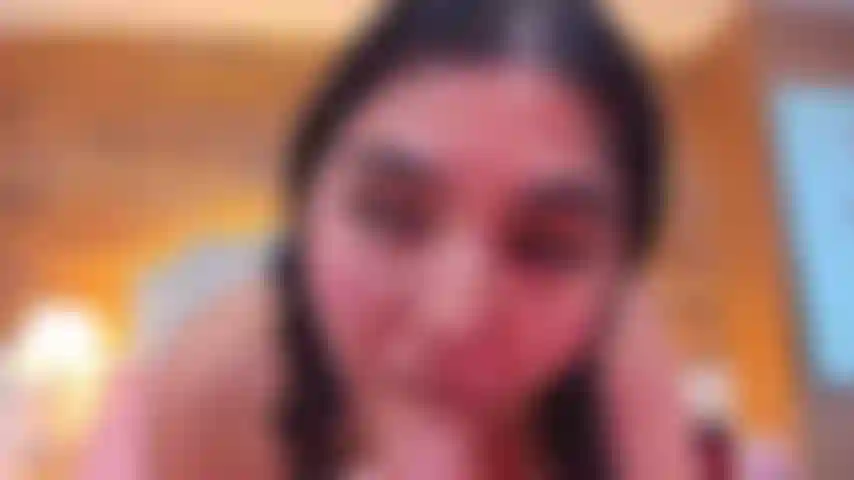 Tu sens comme ta bite dans ma bouche.