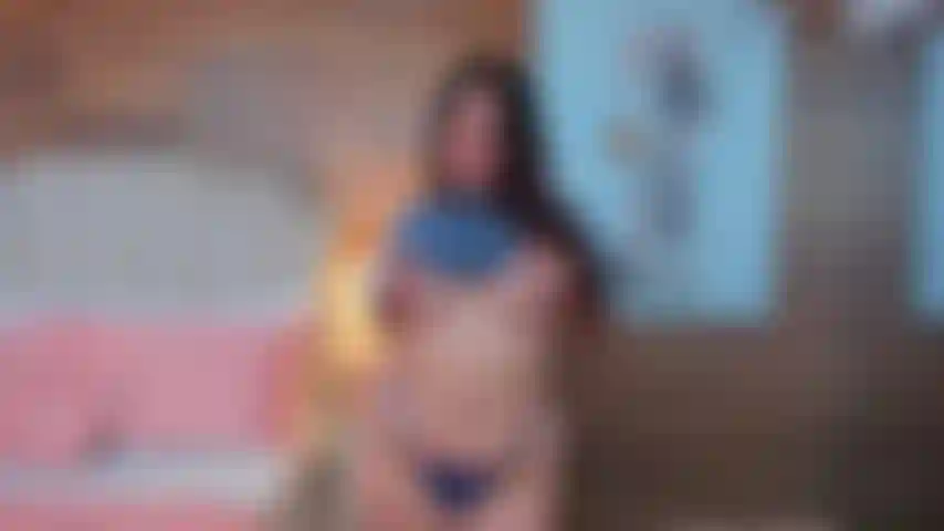 Mes courbes crient pour toi et mes gros seins te souhaitent.