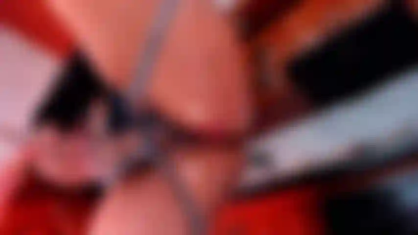 Beaucoup de sperme et mon pantalon se déchire.