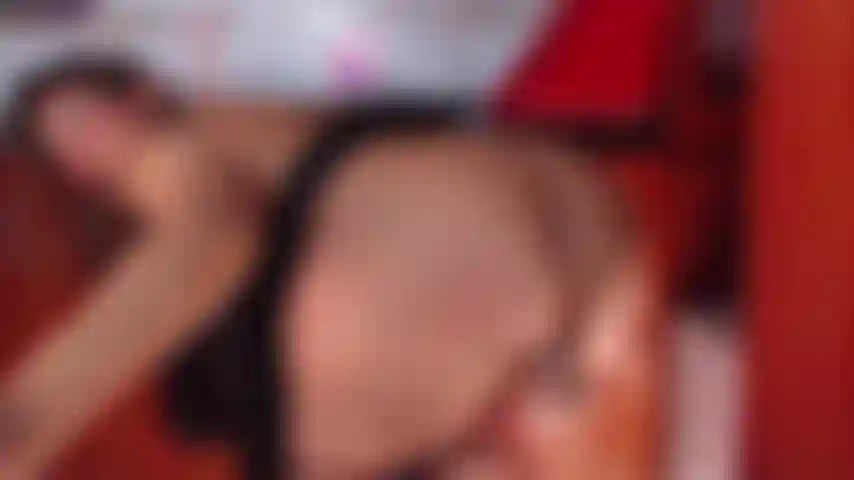 En levrette dans mon cul serré.