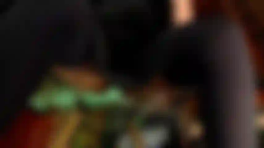 Espionnant sous ma jupe ?