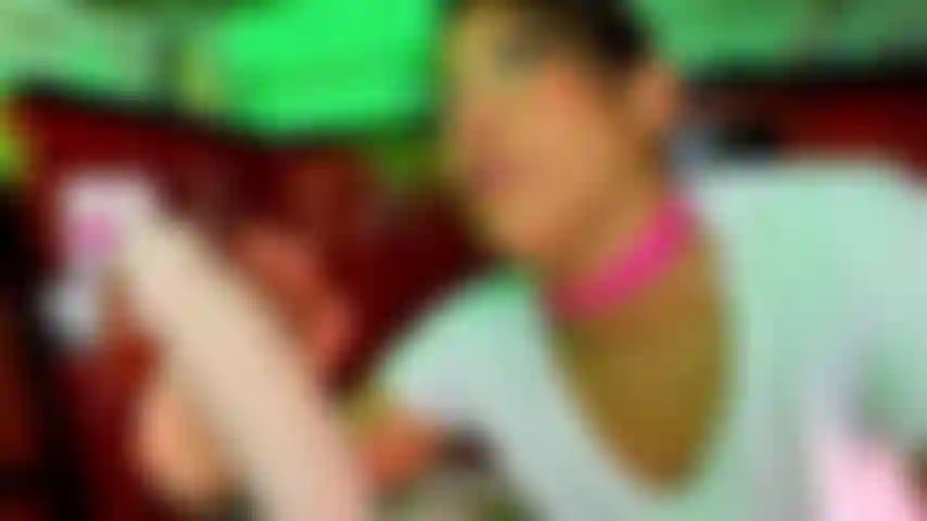 Toute ta bite dans ma bouche.