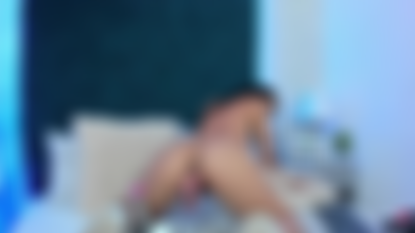 Baise mes trous avec des bas et zoom.