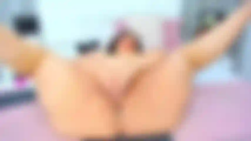 Je baise ma chatte si fort.