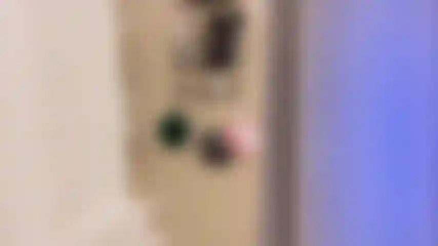 Espionne des douches.