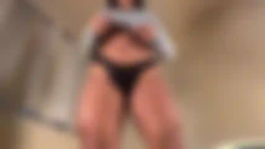 50 S'accroupit devant ton visage.