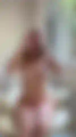 Ton mariage ne signifie rien, et nous le savons tous les deux. Alors ne résiste plus à ces envies, bébé, c'est normal de tout sacrifier pour ce que tu as construit si durement pour une femme plus sexy et plus jeune que ta femme.