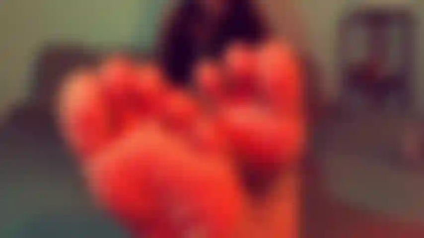 Adore les pieds au ralenti.