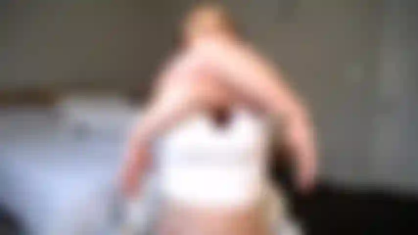 Twerk et des propos grossiers.